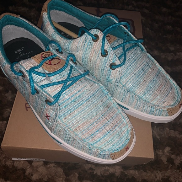 Shoes - Picture 2 of 5